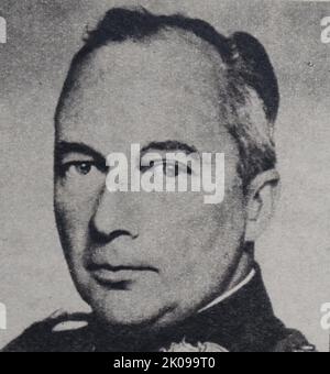 Gunther Adolf Ferdinand von Kluge (30 ottobre 1882 – 19 agosto 1944) è stato un . Comandò il 4th° Armata della Wehrmacht durante l'invasione della Polonia nel 1939 e la Battaglia di Francia nel 1940. Il suo comando sul fronte orientale durò fino all'ottobre 1943, quando Kluge fu gravemente ferito in un incidente stradale. Sebbene Kluge non fosse un cospiratore attivo nella trama del 20 luglio, dopo il fallito colpo di stato si suicidò il 19 agosto 1944. Foto Stock