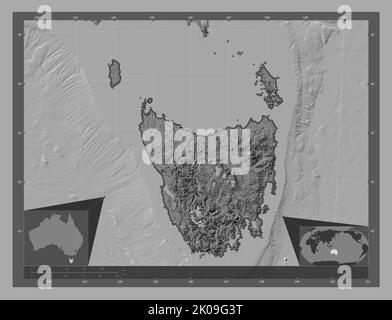 Tasmania, stato dell'Australia. Mappa altimetrica bilivello con laghi e fiumi. Posizioni delle principali città della regione. Mappe delle posizioni ausiliarie degli angoli Foto Stock