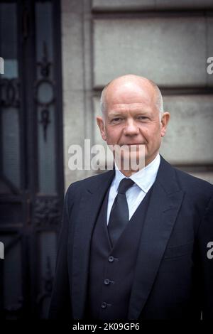 L'ex leader del Partito conservatore William Jefferson Hague, il Barone Hague di Richmond lascia la cerimonia del Consiglio di adesione al Palazzo di St James, Londra, dove Re Carlo III viene formalmente proclamato monarca. Carlo divenne automaticamente Re alla morte della madre, ma il Consiglio di adesione, cui hanno partecipato Consiglieri privati, conferma il suo ruolo. Data immagine: Sabato 10 settembre 2022. Friedrichs Alamy Live News Foto Stock