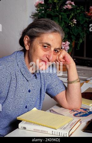 Ruth Prawer Jhabvala CBE (1927 - 2013) romanziere britannico e americano Booker nato in Germania, scrittore di storia breve e sceneggiatore vincitore di due volte dell'Academy Award. È forse più conosciuta per la sua lunga collaborazione con Merchant Ivory Productions, composta dal regista James Ivory e dal produttore Ismail Merchant. Foto Stock