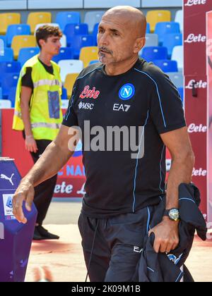 NAPOLI, ITALIA - SETTEMBRE 10: Capo allenatore Luciano Spalleti di Napoli prima della Serie Italiana Un incontro tra Napoli e Spezia allo Stadio Diego Armando Maradona il 10 Settembre 2022 a Napoli (Foto di Ciro Santangelo/Orange Pictures) Foto Stock