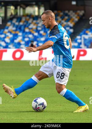 NAPOLI, ITALIA - SETTEMBRE 10: Stanislav Lobotka di Napoli durante la Serie Italiana Una partita tra Napoli e Spezia allo Stadio Diego Armando Maradona il 10 Settembre 2022 a Napoli (Foto di Ciro Santangelo/Orange Pictures) Foto Stock