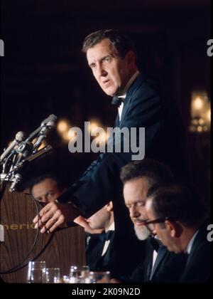 Edmund Muskie (1914 - 1996) statista e leader politico americano che ha servito come Segretario di Stato degli Stati Uniti sotto il presidente Jimmy carter, un senatore degli Stati Uniti dal Maine dal 1959 al 1980, il 64th Governatore del Maine dal 1955 al 1959, E un membro della Camera dei rappresentanti del Maine dal 1946 al 1951. È stato candidato del Partito democratico per Vice Presidente degli Stati Uniti alle elezioni presidenziali del 1968, insieme a Hubert Humphrey. Foto Stock