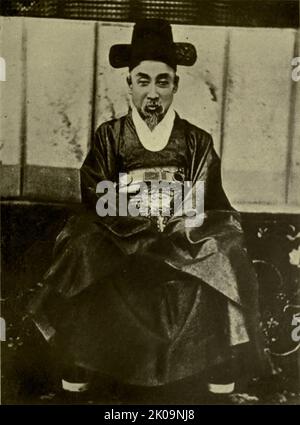 Il Daewongun, fotografato da Omero B. Hulbert (1863-1949) nel 1898. Heungseon Daewongun (1820 - 1898), noto anche come Principe Gung, fu il titolo di Yi ha-eung, il reggente di Joseon durante la minoranza dell'Imperatore Gojong negli anni '1860s e fino alla sua morte una figura politica chiave di Joseon recente Corea. Foto Stock