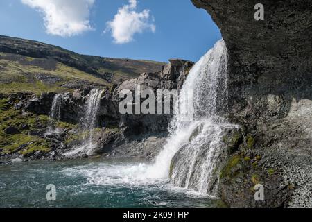La cascata Skútafoss nella valle di Thorgeirsstadadalur, vicino a Hofn, Islanda Foto Stock