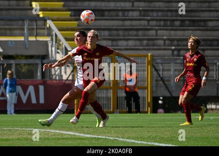 10th settembre 2022; Stadio tre Fontane, Roma, Italia: Serie A Femminile COME Roma contro AC Milan: Martina Piemonte dell'AC Milan e Carina Wenninger DELL'AS Roma inseguono la palla Foto Stock