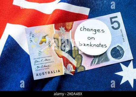 Banconota da 5 dollari australiani con il volto velato della regina inglese e l'iscrizione manoscritta, cambiamenti sulle banconote, Australia, concetto di eschan Foto Stock