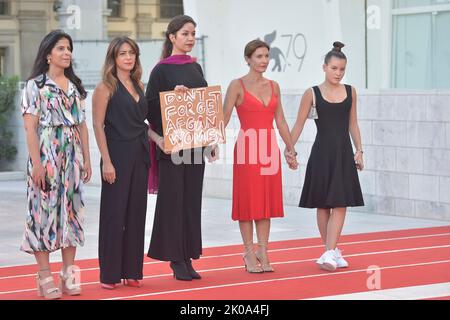 Venezia, Italia. 09th Set, 2022. VENEZIA, ITALIA - 09 SETTEMBRE: Alessandra Moretti partecipa al tappeto rosso 'Chiara' al 79th° Festival Internazionale del Cinema di Venezia, il 09 settembre 2022 a Venezia. Credit: dpa/Alamy Live News Foto Stock