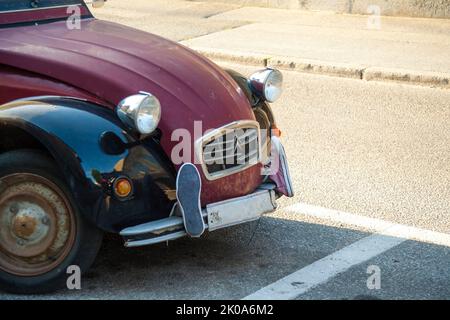 Samobor, Croazia - 05 20, 2022: Citroën Dyane è un veicolo commerciale prodotto dal costruttore francese Citroën. Foto Stock