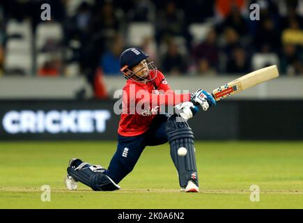 L'Inghilterra di Sophia Dunkley batting durante il primo T20 internazionale presso il SEAT Unique Riverside, Chester-le-Street. Data immagine: Sabato 10 settembre 2022. Foto Stock