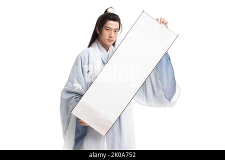 Giovane uomo cinese in costume antico con un rotolo bianco Foto Stock