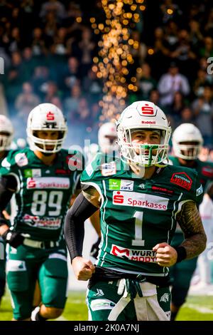 Schwaebisch Hall, Germania. 10th Set, 2022. US Football: Schwaebisch Hall Unicorns / Berlin Adler. # 1 Jake Parker/ Schwäbisch Hall Unicorns Credit: Frank Baumert/Alamy Live News Foto Stock