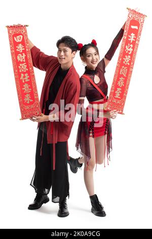 Felice coppia giovane per celebrare il capodanno cinese Foto Stock