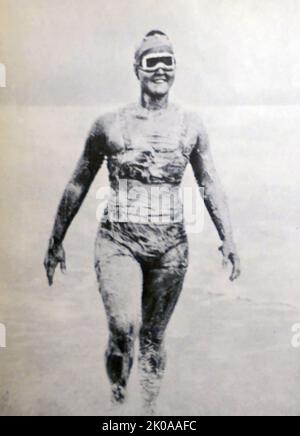 Gertrude Caroline Ederle (23 ottobre 1905 – 30 novembre 2003) è stato un . Il 6 agosto 1926, divenne la prima donna a nuotare attraverso il canale della Manica Foto Stock