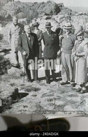 Re Giorgio VI, la regina Elisabetta e il primo ministro Jan Smuts, in tournée in Sudafrica, 1947 Foto Stock