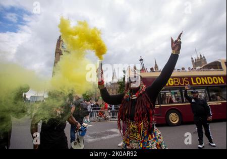 Londra, Inghilterra, Regno Unito. 10th Set, 2022. Migliaia di manifestanti di Black Lives Matter hanno in scena una protesta nel centro di Londra chiedendo giustizia per l'uomo nero di 24 anni, Chris Kaba, ucciso dalla polizia la scorsa settimana. (Credit Image: © Tayfun Salci/ZUMA Press Wire) Foto Stock