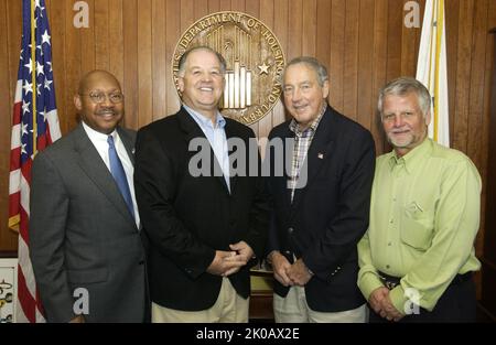 Il Segretario Alphonso Jackson con i rappresentanti dello Stato del Texas - il Segretario Alphonso Jackson incontra la delegazione della Camera dei rappresentanti del Texas, presso la sede centrale dell'HUD. Il Segretario Alphonso Jackson con i rappresentanti dello Stato del Texas oggetto, il Segretario Alphonso Jackson incontro con la delegazione della Camera dei rappresentanti del Texas, presso la sede HUD. Foto Stock