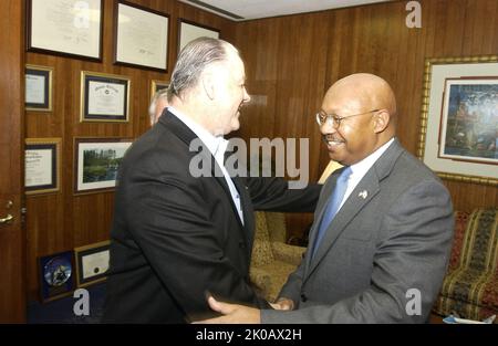 Il Segretario Alphonso Jackson con i rappresentanti dello Stato del Texas - il Segretario Alphonso Jackson incontra la delegazione della Camera dei rappresentanti del Texas, presso la sede centrale dell'HUD. Il Segretario Alphonso Jackson con i rappresentanti dello Stato del Texas oggetto, il Segretario Alphonso Jackson incontro con la delegazione della Camera dei rappresentanti del Texas, presso la sede HUD. Foto Stock