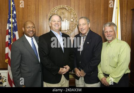 Il Segretario Alphonso Jackson con i rappresentanti dello Stato del Texas - il Segretario Alphonso Jackson incontra la delegazione della Camera dei rappresentanti del Texas, presso la sede centrale dell'HUD. Il Segretario Alphonso Jackson con i rappresentanti dello Stato del Texas oggetto, il Segretario Alphonso Jackson incontro con la delegazione della Camera dei rappresentanti del Texas, presso la sede HUD. Foto Stock