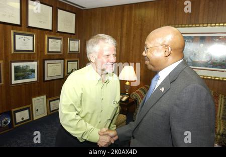 Il Segretario Alphonso Jackson con i rappresentanti dello Stato del Texas - il Segretario Alphonso Jackson incontra la delegazione della Camera dei rappresentanti del Texas, presso la sede centrale dell'HUD. Il Segretario Alphonso Jackson con i rappresentanti dello Stato del Texas oggetto, il Segretario Alphonso Jackson incontro con la delegazione della Camera dei rappresentanti del Texas, presso la sede HUD. Foto Stock