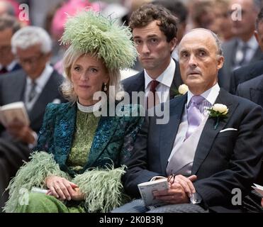 Bruxelles, Belgio. 10th Set, 2022. Principessa Astrid del Belgio, Principe Amedeo e Principe Lorenz del Belgio hanno raffigurato, sabato 10 settembre 2022, a Bruxelles, la cerimonia nuziale della principessa Maria-Laura del Belgio e di Guglielmo Isvy, nella Cattedrale di San Michele e di Santa Gudula (Cattedrale dei Santi Michel et Gudule/Sint-Michiels- en Sint-Goedele kathedraal). BELGA PHOTO POOL BENOIT DOPPAGNE Credit: Belga News Agency/Alamy Live News Foto Stock