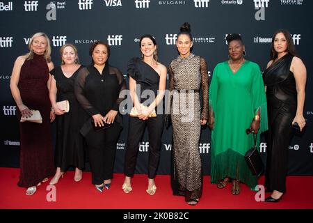 Toronto, Canada. 09th Set, 2022. I produttori partecipano alla prima di 'The Woman King' alla Roy Thomson Hall durante il 2022° Toronto International Film Festival, Toronto, Canada, 9 settembre 2022. Photo: PICJER/imageSPACE Credit: Imagespace/Alamy Live News Foto Stock