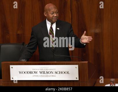 Segretario Alphonso Jackson alla Princeton University - il Segretario Alphonso Jackson si è recato in visita alla Princeton University per aver parlato alla Woodrow Wilson School of Public and International Affairs. Il Segretario Alphonso Jackson alla Princeton University Subject, il Segretario Alphonso Jackson in visita alla Princeton University per aver parlato alla Woodrow Wilson School of Public and International Affairs. Foto Stock