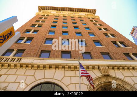 Edificio, edifici, grattacieli, edificio di appartamenti, uffici, Immobiliare, edificio, efiquicios, rascascacielos, edificio departamental , oficina, Bienes raices, , Downtown Tucson, Arizona, Stati Uniti. Città di Tucson. È una città dell'Arizona, nel deserto del Sonoran, circondata da diverse catene montuose, tra cui la Sierra de Santa Catalina. Le residenze restaurate del quartiere storico di El Presidio e le case a schiera del Barrio Historico riflettono gli inizi del 19th° secolo della città. Tucson è sede della University of Arizona e ha molti negozi d'epoca, nightclub e ristoranti su quattro Foto Stock