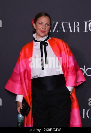 Drew Barrymore partecipa a 2022 Harper's Bazaar ICONS & Bloomingdale's 150th Anniversary il 09 settembre 2022 a New York City. Foto: Jeremy Smith/imageSPACE/MediaPunch Foto Stock