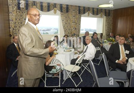 Robert Woodson Awards. Robert Woodson Awards oggetto dell'evento, il Vice Segretario Roy Bernardi con il Senior Counsel A. Bryant Applegate e altri funzionari dell'HUD all'evento Robert Woodson Awards. Foto Stock