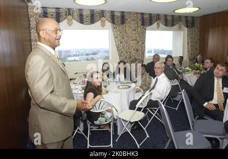 Robert Woodson Awards. Robert Woodson Awards oggetto dell'evento, il Vice Segretario Roy Bernardi con il Senior Counsel A. Bryant Applegate e altri funzionari dell'HUD all'evento Robert Woodson Awards. Foto Stock