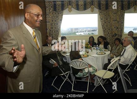 Robert Woodson Awards. Robert Woodson Awards oggetto dell'evento, il Vice Segretario Roy Bernardi con il Senior Counsel A. Bryant Applegate e altri funzionari dell'HUD all'evento Robert Woodson Awards. Foto Stock