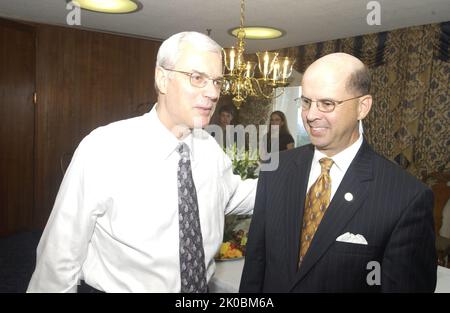 Robert Woodson Awards. Robert Woodson Awards oggetto dell'evento, il Vice Segretario Roy Bernardi con il Senior Counsel A. Bryant Applegate e altri funzionari dell'HUD all'evento Robert Woodson Awards. Foto Stock