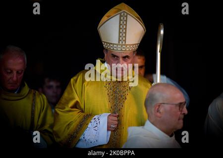 Rieti, Rieti. 9th Set, 2022. Monsignor Domenico Pompili nella sua ultima Messa come Vescovo di Rieti, prima di unirsi alla diocesi di Verona, dove inizierà il suo mandato episcopale alla fine del mese. A Rieti, Italia, il 9 settembre 2022. (Credit Image: © Riccardo Fabi/Pacific Press via ZUMA Press Wire) Foto Stock