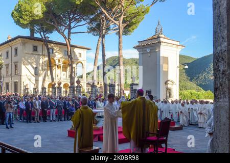 Rieti, Rieti. 9th Set, 2022. Monsignor Domenico Pompili nella sua ultima Messa come Vescovo di Rieti, prima di unirsi alla diocesi di Verona, dove inizierà il suo mandato episcopale alla fine del mese. A Rieti, Italia, il 9 settembre 2022. (Credit Image: © Riccardo Fabi/Pacific Press via ZUMA Press Wire) Foto Stock