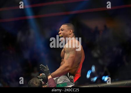 LAS VEGAS, NV - 10 settembre: Jainton Almeida e Anton Turkaljmeet in ottagono per un incontro di 3 round alla T-Mobile Arena per l'evento UFC 279 il 10 settembre 2022 a Las Vegas, NV, Stati Uniti. (Foto di Louis Grasse/PxImages) Credit: PX Images/Alamy Live News Foto Stock