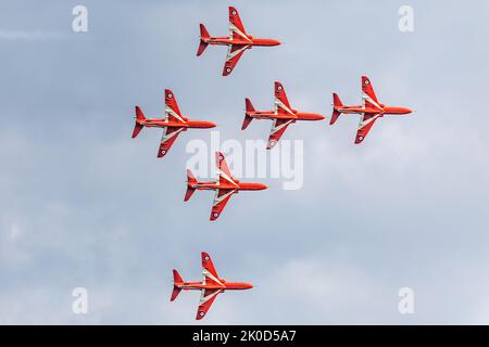 Royal Air Force Aerobatic Team, Red Arrows, display, Bournemouth Air Show 2022, Regno Unito Foto Stock