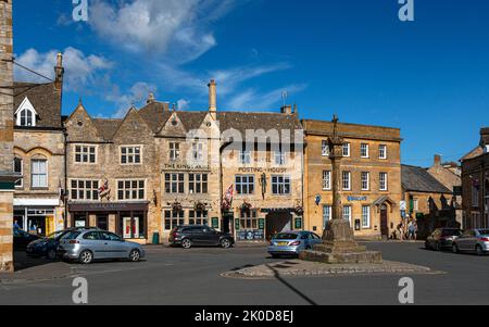 Market Square e Market Cross a Stow-on-the-Wold, Regno Unito Foto Stock