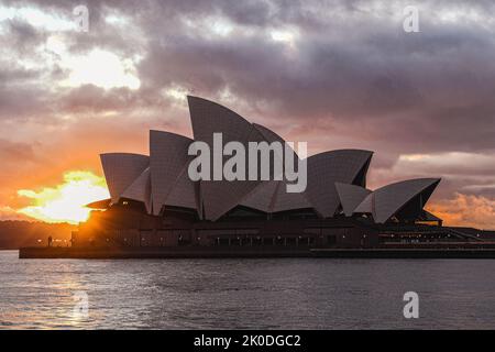 Teatro dell'Opera di Sydney all'alba Foto Stock