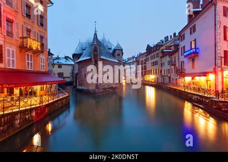 Villaggio famoso Annecy, alta Savoia, Alpi del Rodano, Francia Foto Stock