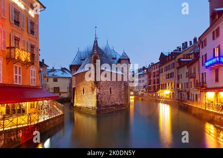 Villaggio famoso Annecy, alta Savoia, Alpi del Rodano, Francia Foto Stock