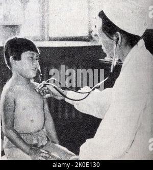 Una di una serie di 1963 fotografie di propaganda nordcoreane che mostrano felici bambini sani per contrastare le conseguenze delle carenze e delle privazioni degli anni '50. Foto Stock