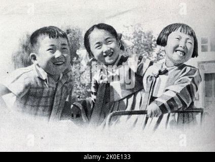 Una di una serie di 1963 fotografie di propaganda nordcoreane che mostrano felici bambini sani per contrastare le conseguenze delle carenze e delle privazioni degli anni '50. Foto Stock