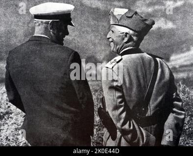 Leader fascista italiano, primo Ministro Benito Mussolini con Re Vittorio Emanuele II d'Italia 1938 Foto Stock