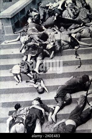 Durante e dopo la seconda guerra sino-giapponese, dal 1938 al 1943, la città di Chongqing, subì continui bombardamenti terroristici da parte delle forze aeree giapponesi. Chongqing fu acclamato per essere la 'Città degli Eroi' a causa degli spiriti indomiti del suo popolo, così come i loro contributi e sacrifici durante la seconda guerra mondiale Foto Stock