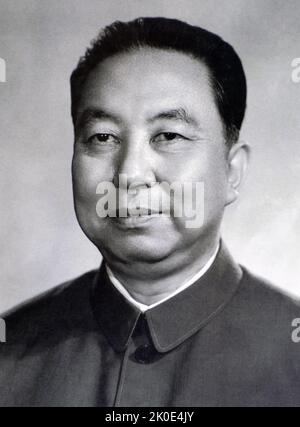 Hua Guofeng (1921 - 2008), politico cinese che è stato presidente del Partito comunista cinese e Premier della Repubblica popolare cinese. Il successore designato di Mao Zedong, Hua deteneva gli uffici superiori del governo, del partito e dei militari dopo la morte di Mao e del Premier Zhou Enlai. Foto Stock