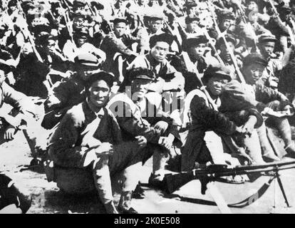 Soldati cinesi dell'Armata Rossa in una base nel nord dello Shaanxi, durante l'invasione giapponese della Cina, 1937 Foto Stock