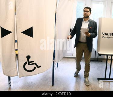 Stoccolma, Svezia. 11th Set, 2022. Jimmie Akesson, leader del partito dei democratici svedesi, vota in un seggio elettorale a Stoccolma, Svezia 11 settembre 2022. Foto: Tim Aro/TT kod 12130 Credit: TT News Agency/Alamy Live News Foto Stock