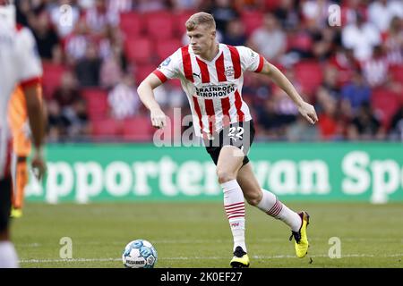 EINDHOVEN - Jarrad Branthwaite del PSV Eindhoven durante la partita olandese di Eredivie tra PSV Eindhoven e RKC Waalwijk al Phillips Stadium il 11 settembre 2022 a Eindhoven, Paesi Bassi. ANP MAURICE VAN STEEN Foto Stock