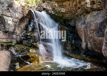 Le cascate Aster sono accessibili dal South Shore Trailhead presso il Two Medicine Lake nel Glacier National Park, Montana Foto Stock